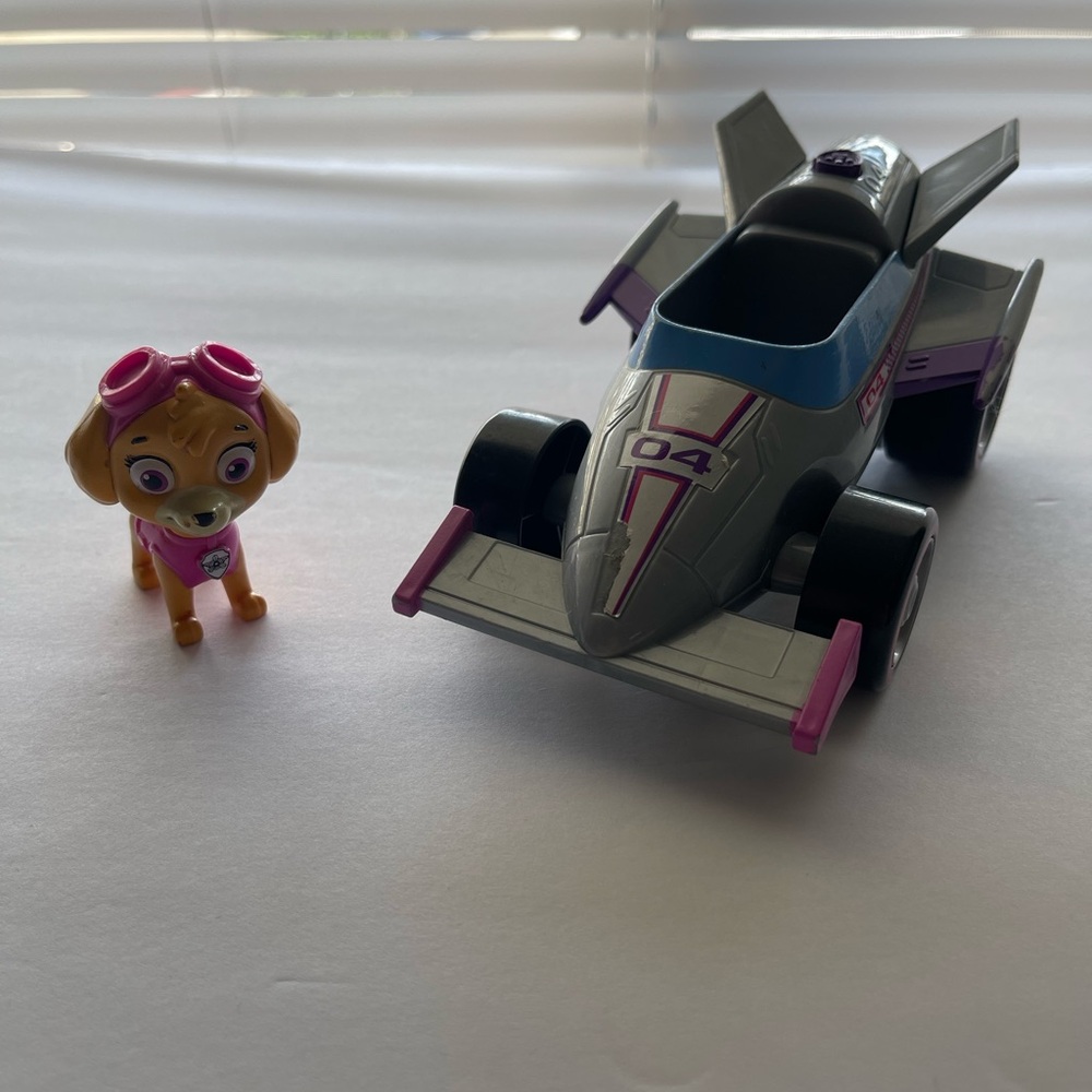 Paw Patrol Ready Race Rescue Vehicle with a Skye figurine